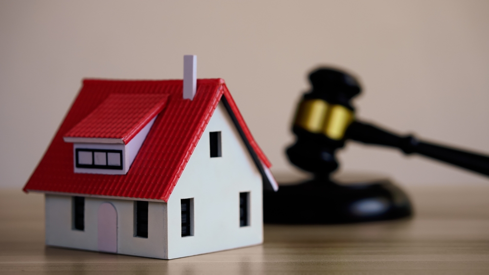 Immobili ERP e convenzionati all’asta: vincoli di prezzo, prelazione comunale e affrancazione